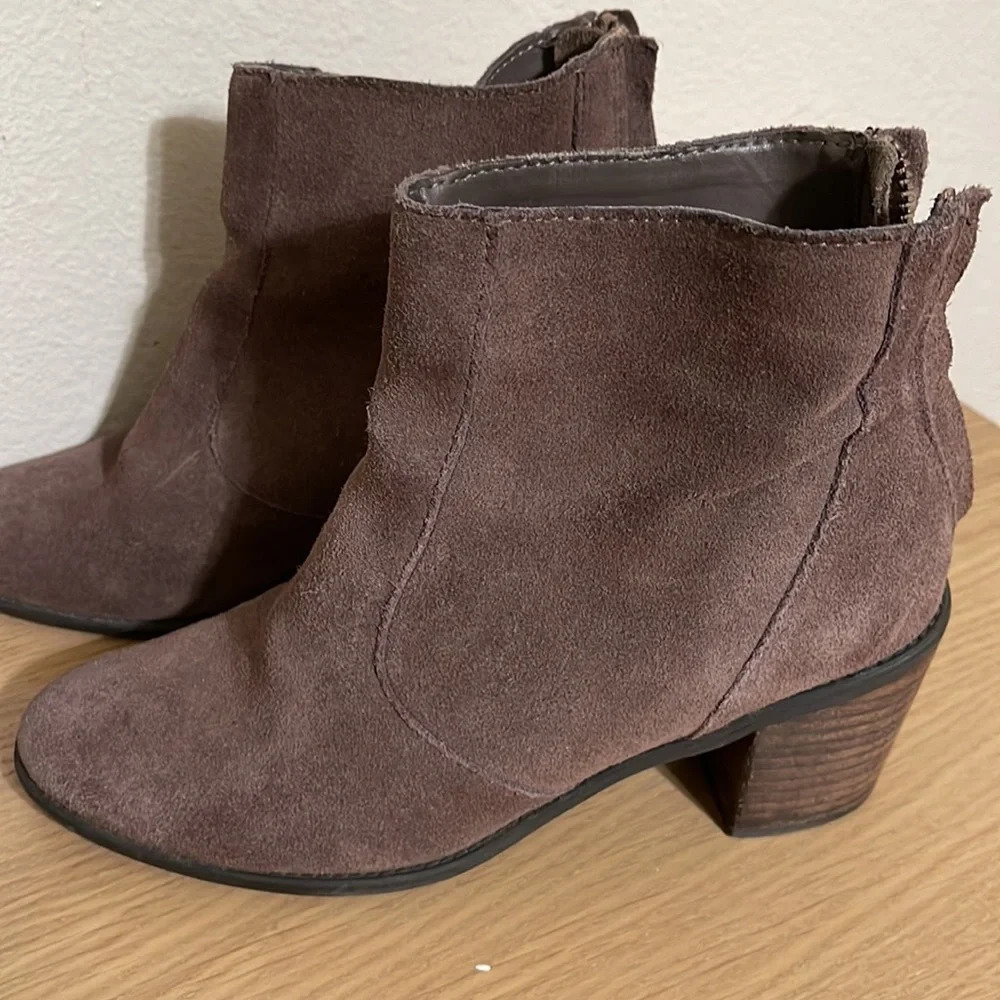 Crown Vintage Brown Suede Ankle Boots Size 7.5 - Picture 9 of 15
